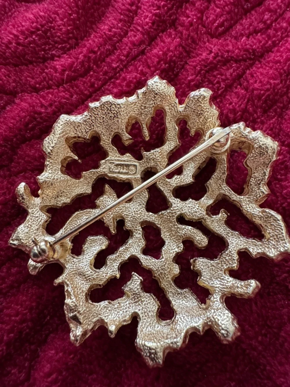 Trifari   Vintage stamped  Gold-Tone Round Brooch